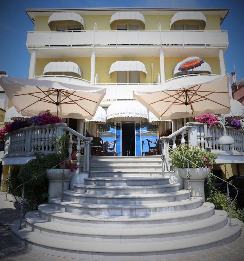 Hotel Le Lampare Caorle Extérieur photo